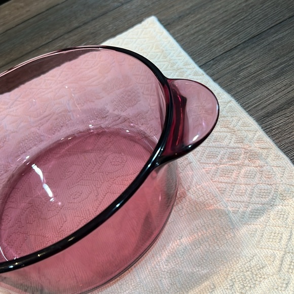Corning Cranberry Bowl with Handles - Picture 2 of 11